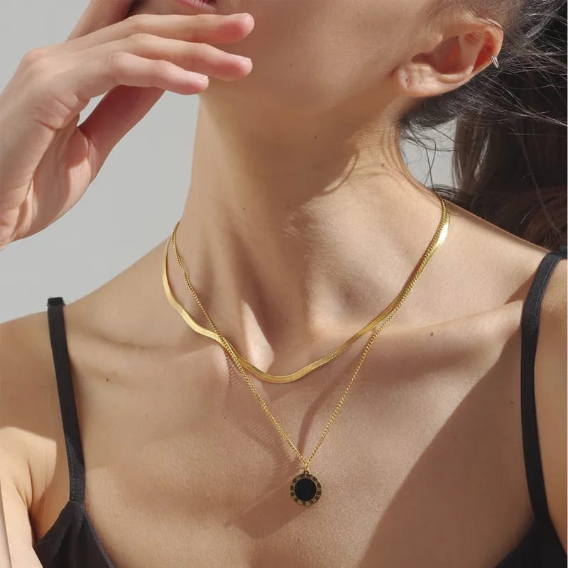 Collar Dorado Doble Círculo Negro