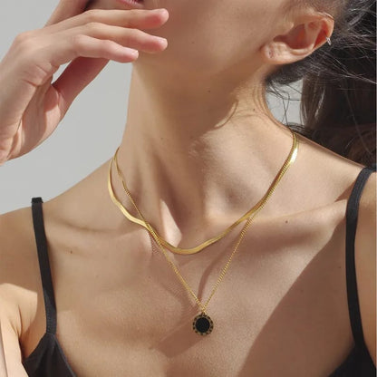 Collar Dorado Doble Círculo Negro