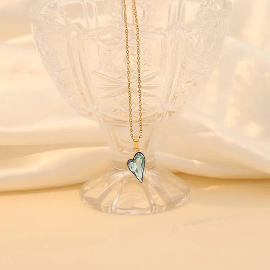 Collar Dorado Con Piedra Corazón