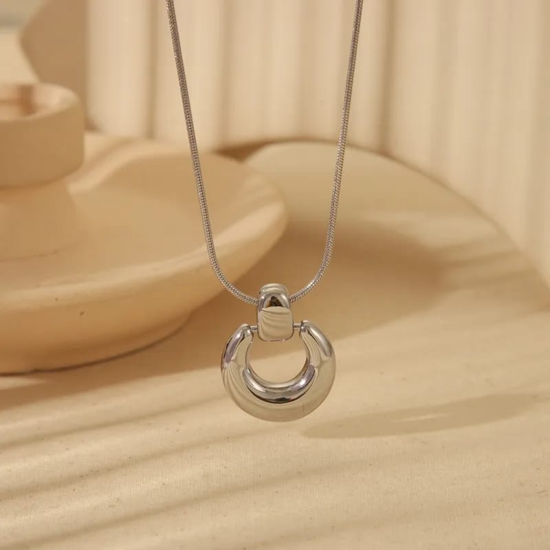 Collar Media Luna